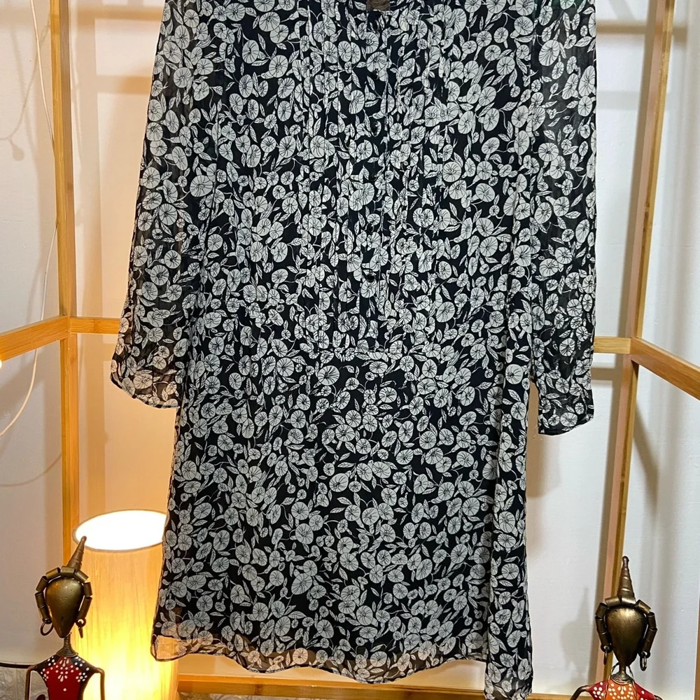 6️⃣5️⃣0️⃣ DRESS-Size - M (Fits S-M) - Picture 4 of 7